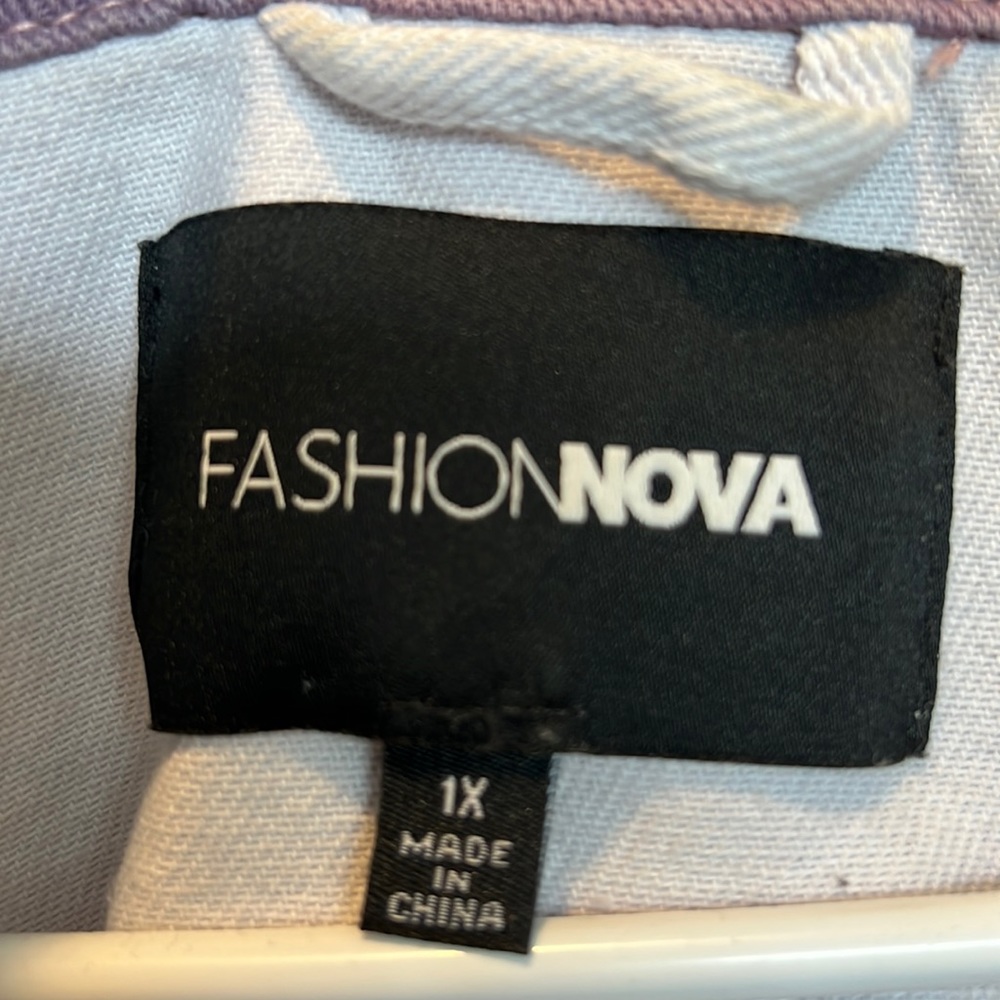 Fashion Nova Jean jacket, with the ruffle effect with the colors Pink and purple